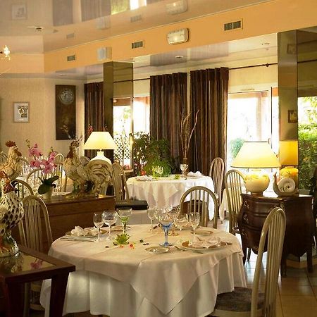 Hotel Logis Chez Bach Chaussin Esterno foto